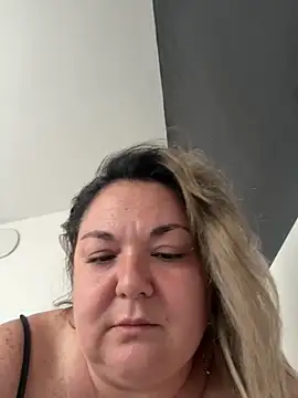 MikyVesela Live XXX-chat