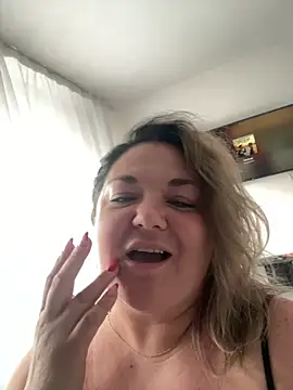 Chat +18 de MikyVesela ao vivo