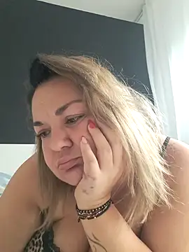 MikyVesela's Live XXX Chat