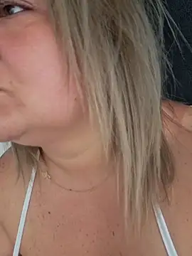 MikyVesela Live Chatraum