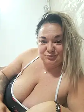 MikyVesela Live XXX-chat