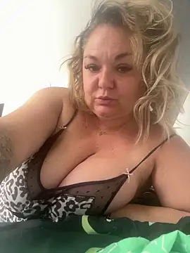 MikyVesela XXX чат на живо