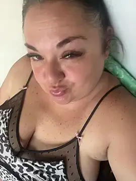 צ'אט XXX בשידור חי של MikyVesela