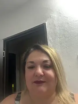 צ'אט XXX בשידור חי של MikyVesela