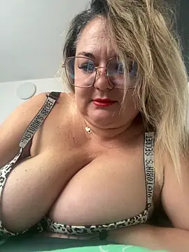 MikyVesela Live XXX-chat