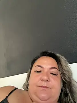 MikyVesela élő XXX-chatje