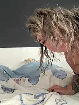 MikyVesela Live XXX Chat