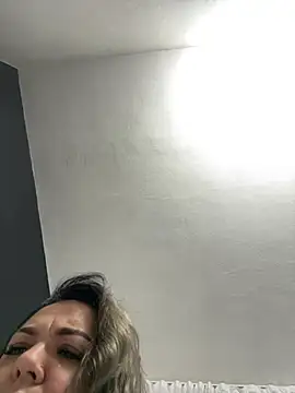 MikyVesela XXX чат на живо