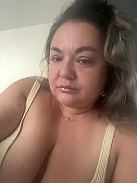 MikyVesela Chat XXX in diretta