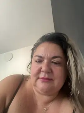 MikyVesela Chat XXX live