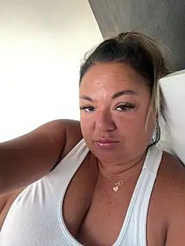 MikyVesela Chat XXX live