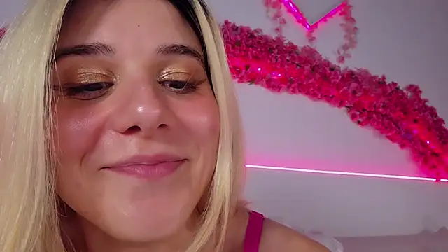 Chatroom XXX en direct de LeylaRosse