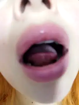 Eyleen_24's Webcam Show