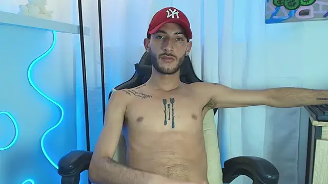 Sxxthiago: διαδικτυακό σόου στην κάμερα