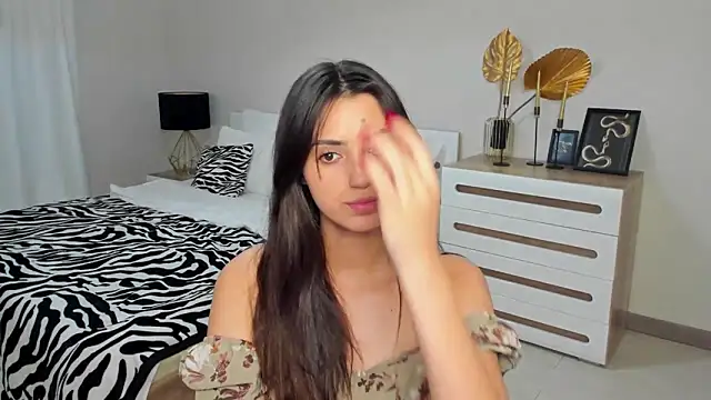 Jasmine_Stewart Adlı Modelin Canlı XXX Sohbeti