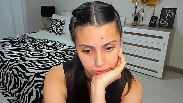 Jasmine_Stewart Adlı Modelin Canlı XXX Sohbeti