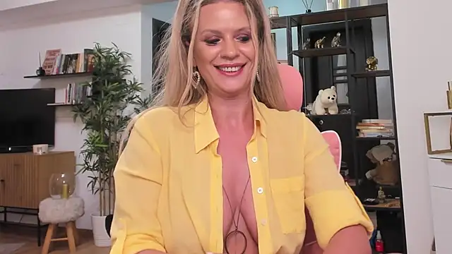 Smileyelyourgf Live XXX-chat
