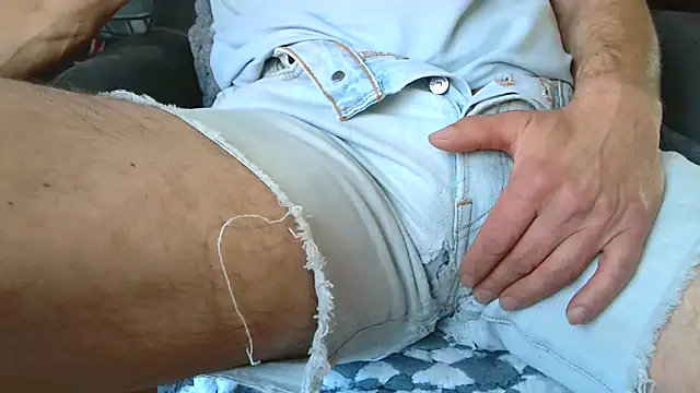 T0Yforeskin Show in webcam