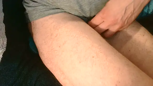 T0Yforeskin Show in webcam