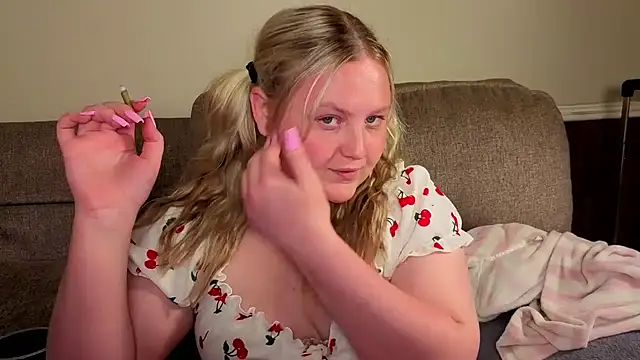 PhatAssBlond's Webcam Show