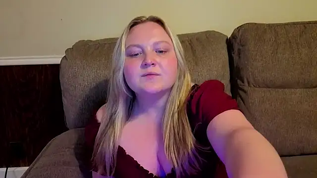 PhatAssBlond Show in webcam