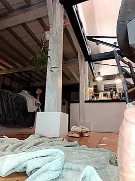 Jade_Emeraud: διαδικτυακό σόου στην κάμερα