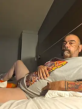 Simian_Beard Show in webcam