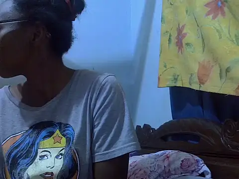 ElianeHot Show in webcam
