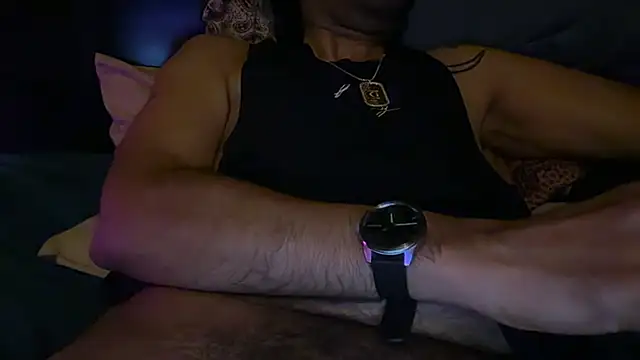 icebergslim281: διαδικτυακό σόου στην κάμερα