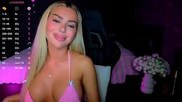 Ayla__Demir Show in webcam