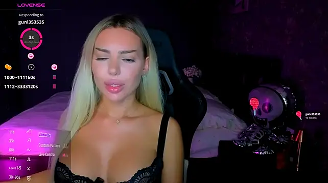 Ayla__Demir Show in webcam