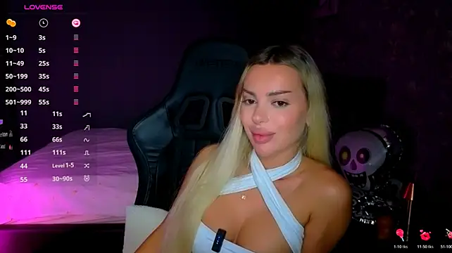 Pokazy przed kamerką – Ayla__Demir