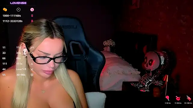 Pokazy przed kamerką – Ayla__Demir