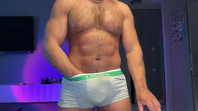 KarlosRichi Show in webcam