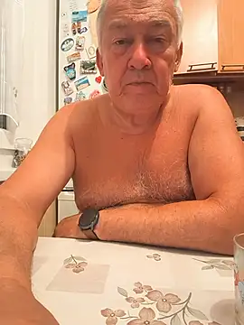 kerzoolee57: διαδικτυακό σόου στην κάμερα