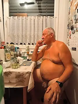kerzoolee57: διαδικτυακό σόου στην κάμερα