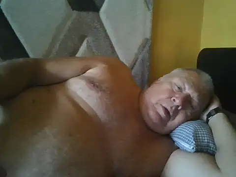 kerzoolee57 Show in webcam