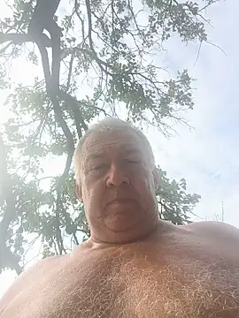 הופעת וובקאם של kerzoolee57