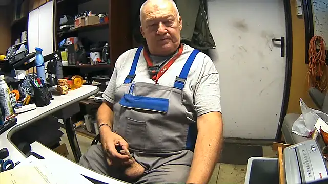 kerzoolee57 Show in webcam