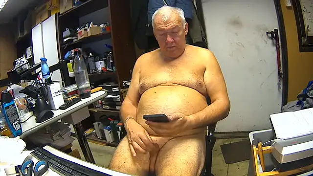 kerzoolee57 Show in webcam