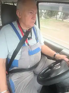 הופעת וובקאם של kerzoolee57
