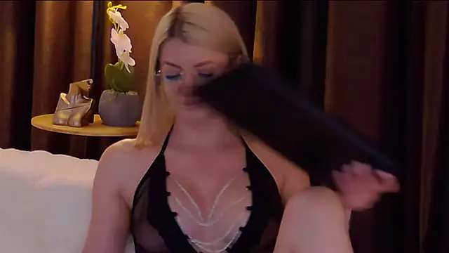 Онлайн чат XXX TinaHarley
