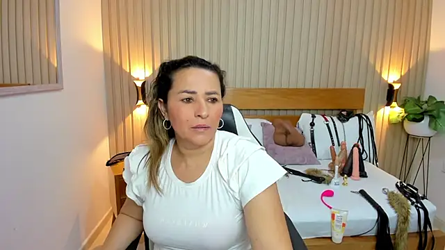 luciana_ballesteros_ – Live XXX-chat