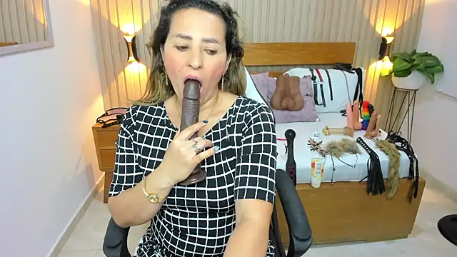 צ'אט XXX בשידור חי של luciana_ballesteros_
