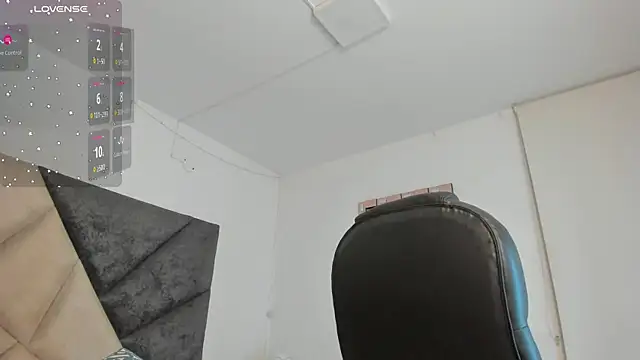 Chat soba uživo modela FaloonRoussel