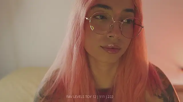 צ'אט XXX בשידור חי של dearnina_
