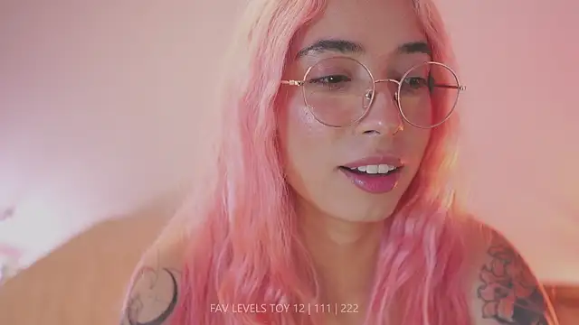 צ'אט XXX בשידור חי של dearnina_
