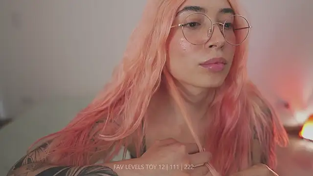 צ'אט XXX בשידור חי של dearnina_