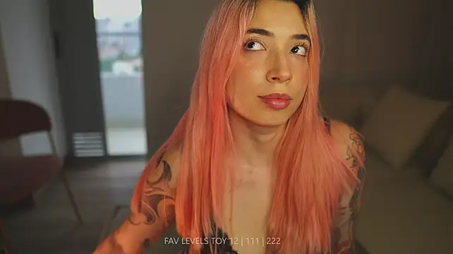 צ'אט XXX בשידור חי של dearnina_