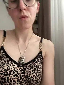 MartiniiSelenna's Live XXX Chat
